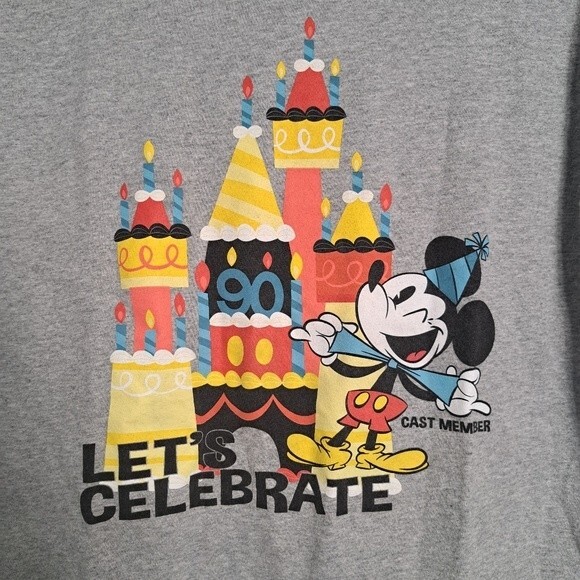 Disneyland Cast Exclusive Mickey Shirt 2018 - Picture 2 of 6